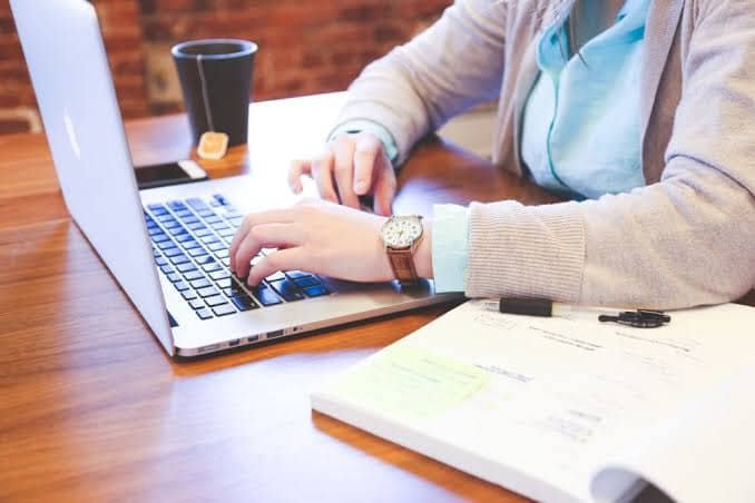 Como Conciliar Trabalho e Estudo para Concursos: Estratégias de Gestão de Tempo